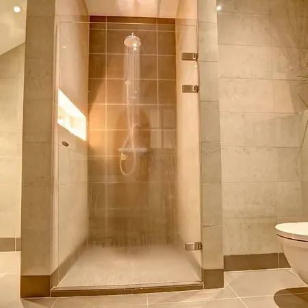 펜션 Luxury On 800 Sqm With Unique Huge Property, 10 Min Drive To Bergen! 베르겐